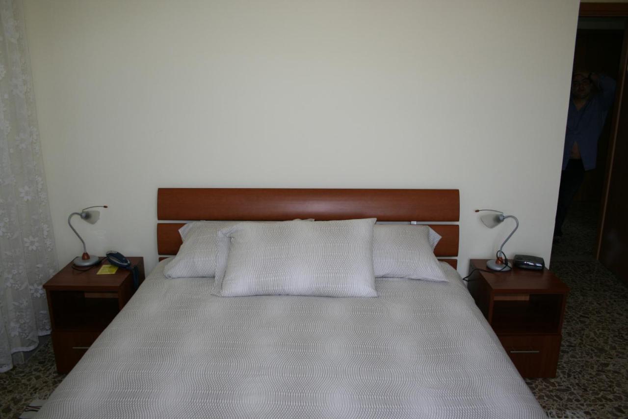 Bed And Breakfast Elisa Sonnino Exterior foto