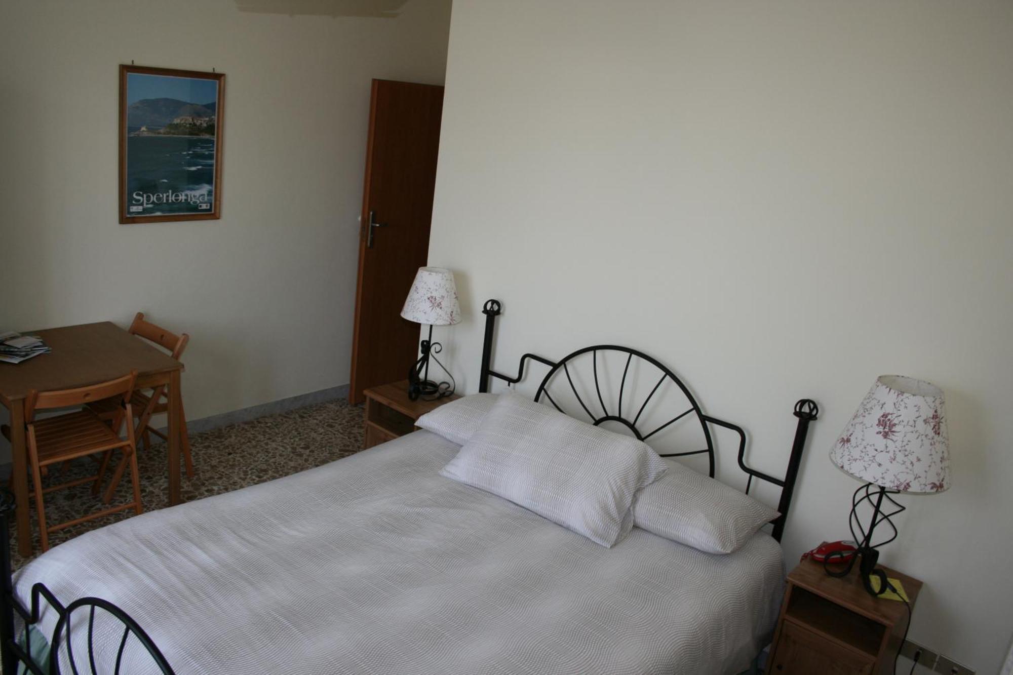 Bed And Breakfast Elisa Sonnino Exterior foto